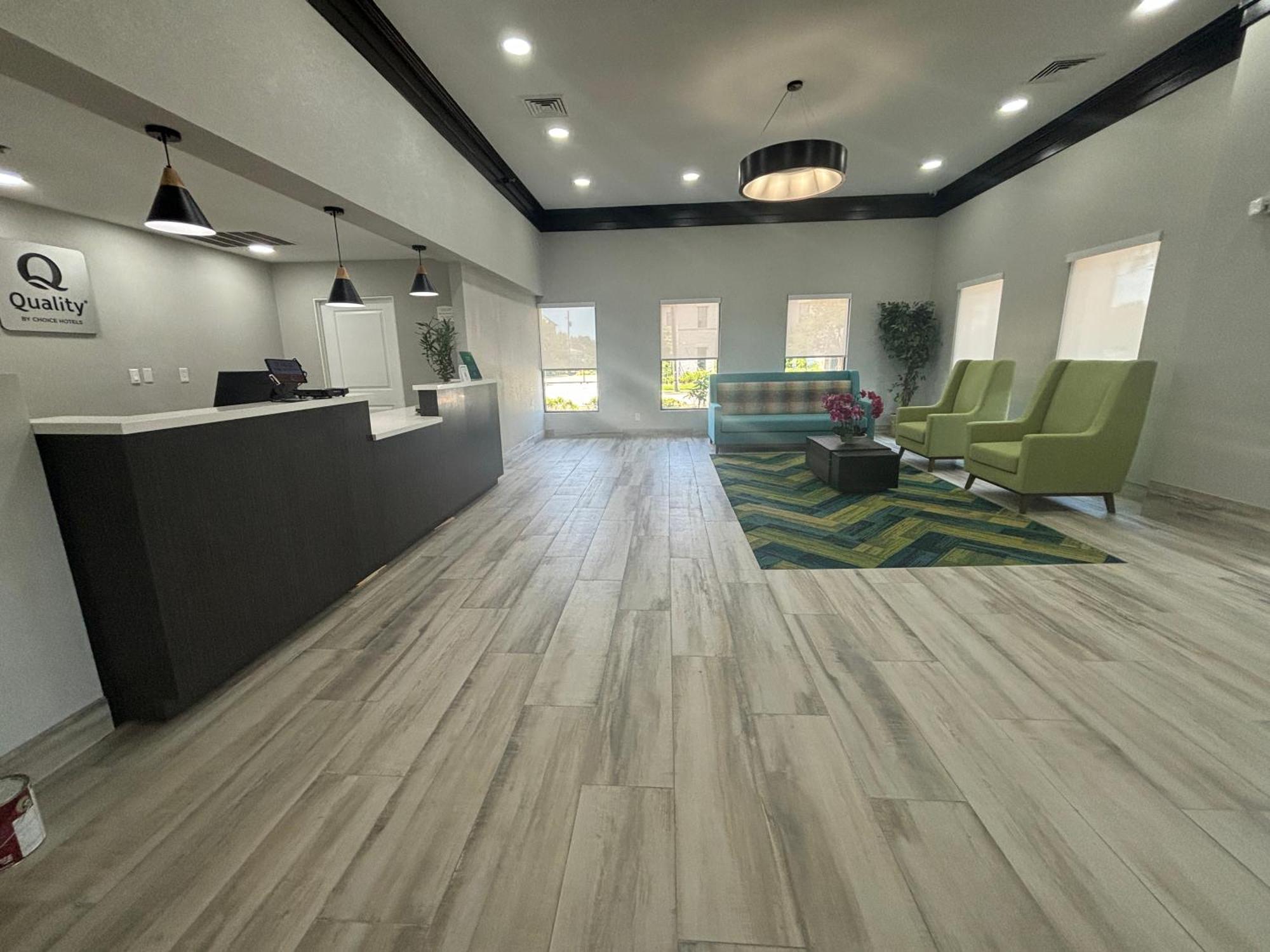 Quality Inn & Suites At Airport Blvd I-65 Mobile Zewnętrze zdjęcie
