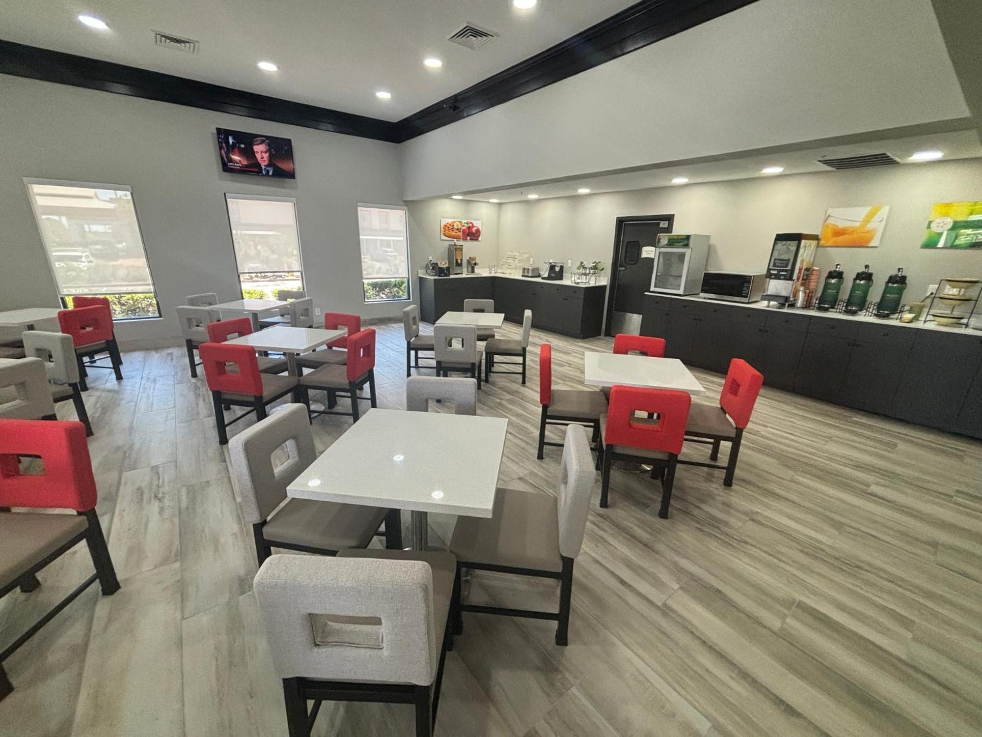 Quality Inn & Suites At Airport Blvd I-65 Mobile Zewnętrze zdjęcie