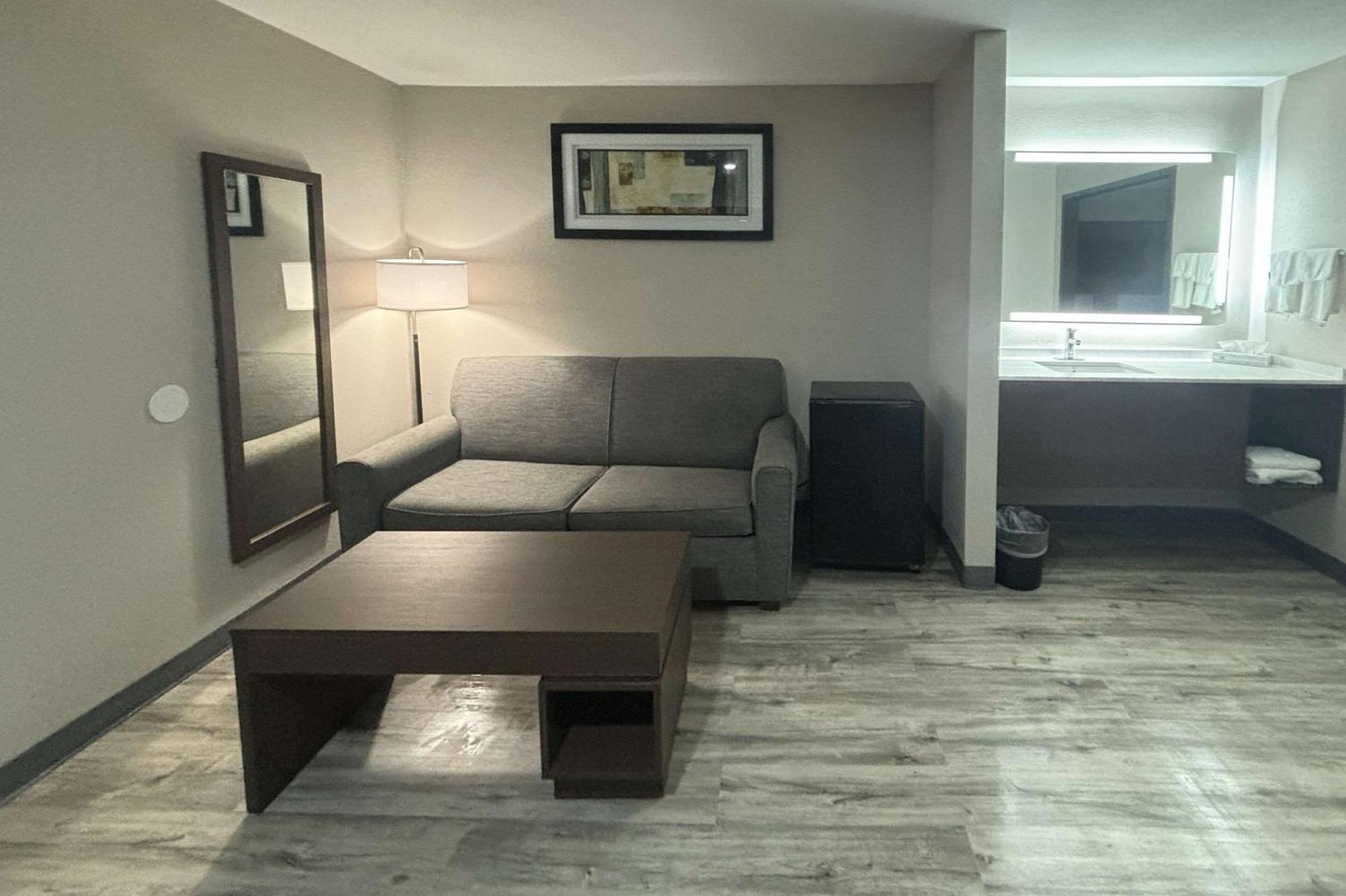 Quality Inn & Suites At Airport Blvd I-65 Mobile Zewnętrze zdjęcie